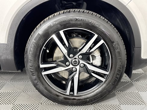 Used 2025 Volvo XC40 B5 Core image 31