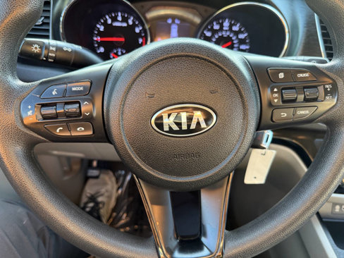 Used 2019 Kia Sedona LX image 20