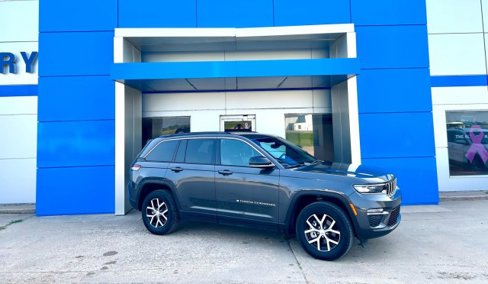Used 2024 Jeep Grand Cherokee Limited image 2