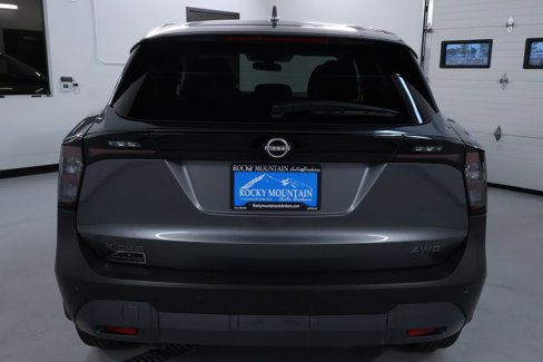 Used 2025 Nissan Kicks SV image 6