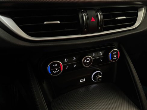 Used 2022 Alfa Romeo Stelvio Veloce image 33