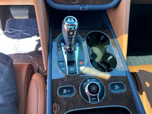 Used 2023 Bentley Bentayga image 39