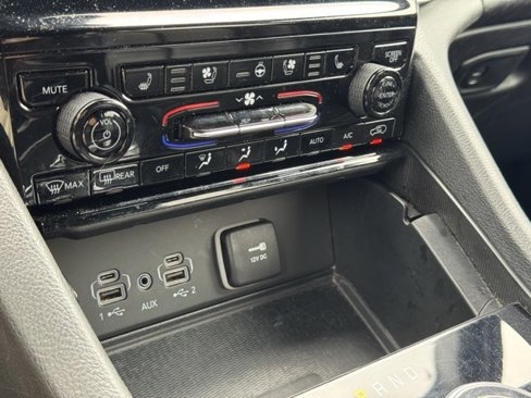 Used 2024 Jeep Grand Cherokee L Limited w/ Luxury Tech Group II image 37
