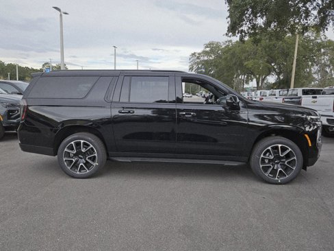 New 2026 Chevrolet Suburban RST image 7