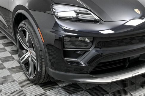 Used 2025 Porsche Macan 4S Electric image 36