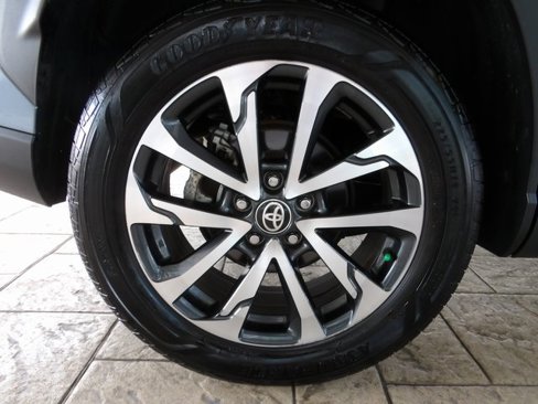 Used 2024 Toyota Corolla Cross XLE image 12
