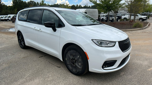 New 2026 Chrysler Pacifica Limited image 5