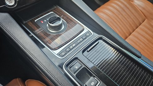 Used 2018 Jaguar F-PACE Portfolio image 39
