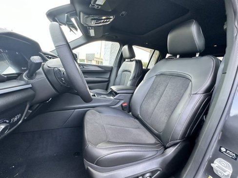 New 2025 Jeep Grand Cherokee Altitude image 12