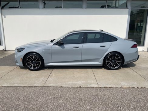 Used 2025 BMW M5 w/ Carbon Package image 7