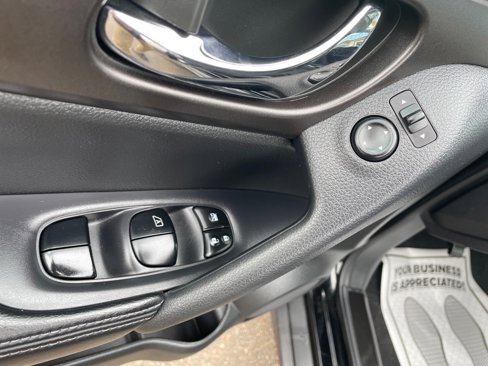 Used 2014 Nissan Rogue SV w/ SV Premium Package image 12