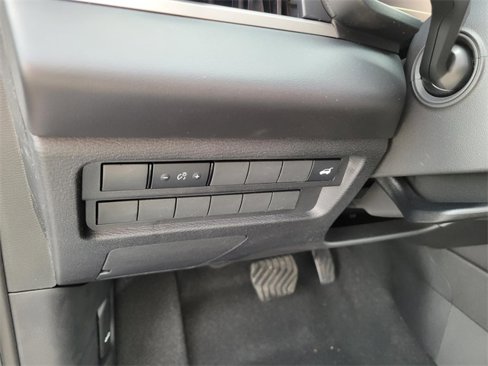 New 2025 Mitsubishi Outlander SE image 19