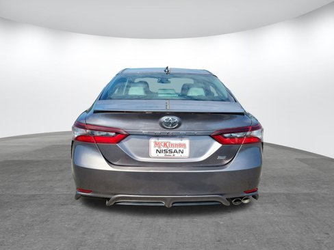 Used 2022 Toyota Camry SE image 6