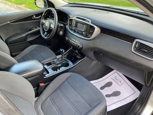 Used 2016 Kia Sorento LX image 5