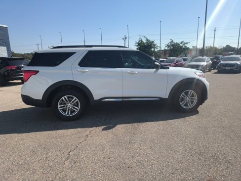 Used 2022 Ford Explorer XLT w/ Equipment Group 202A image 6