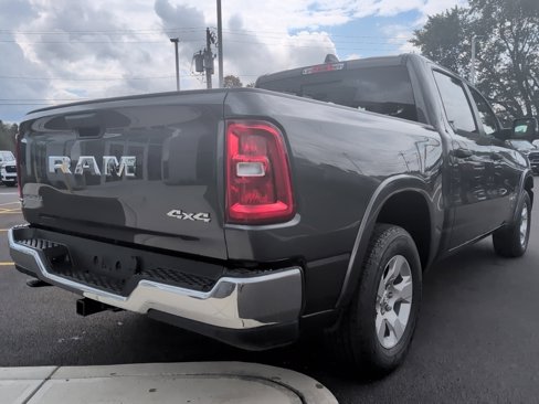 New 2025 RAM 1500 4x4 Crew Cab image 7
