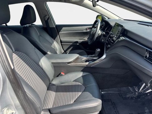 Used 2021 Toyota Camry SE image 10