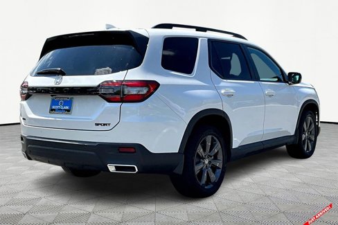 Used 2025 Honda Pilot Sport image 5