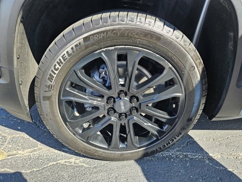 Certified 2023 GMC Acadia SLE w/ Driver Convenience Package image 28