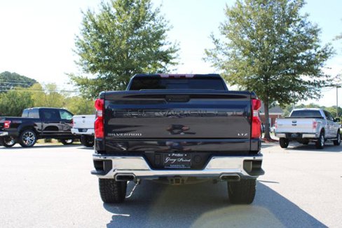 Used 2022 Chevrolet Silverado 1500 LTZ w/ Technology Package image 6