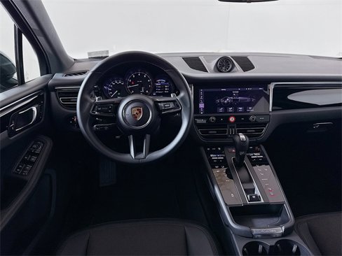 Used 2025 Porsche Macan image 19