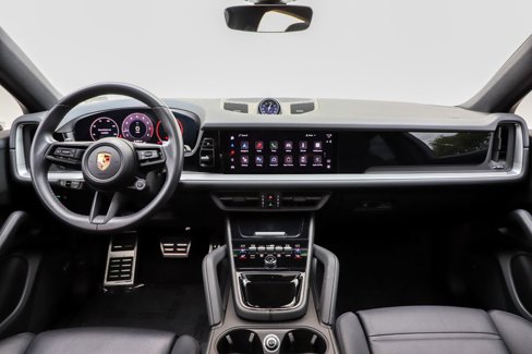 Used 2024 Porsche Cayenne Coupe image 2