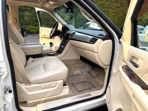 Used 2007 Cadillac Escalade AWD w/ Information Package image 26