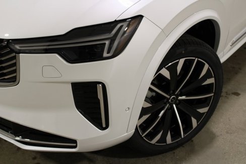 New 2025 Volvo XC90 T8 Plus w/ Protection Package Premier image 9