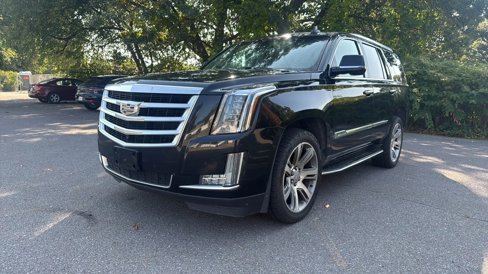Used 2015 Cadillac Escalade Luxury image 3