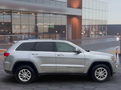 Used 2019 Jeep Grand Cherokee Laredo image 10