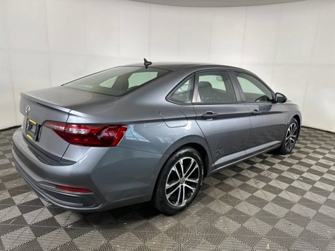 Used 2023 Volkswagen Jetta Sport image 3