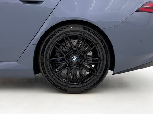 New 2026 BMW M5 w/ Carbon Package image 21