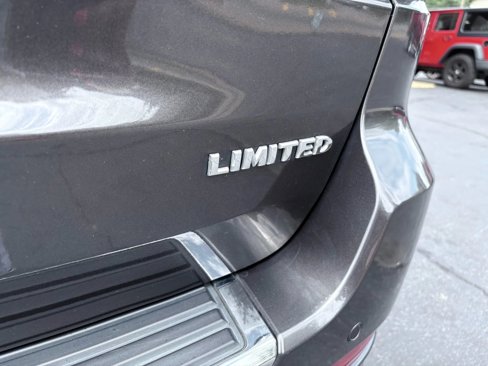 Used 2019 Jeep Grand Cherokee Limited image 31