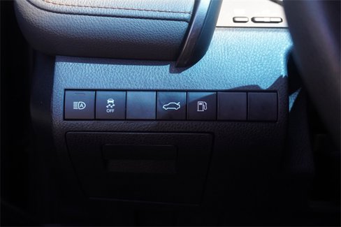 Used 2018 Toyota Camry LE image 20