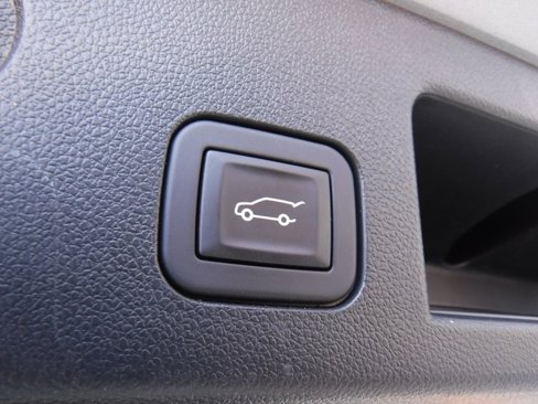 Used 2025 Chevrolet Equinox LT w/ Convenience Package II image 38