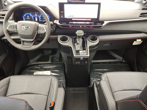 Used 2025 Toyota Sienna XSE image 10