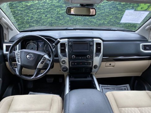 Used 2018 Nissan Titan SV w/ SV Convenience Package image 7