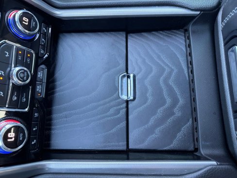 Used 2022 GMC Yukon XL Denali image 17