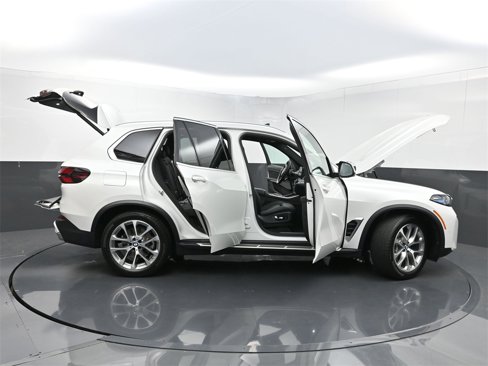 Used 2024 BMW X5 xDrive40i w/ Premium Package image 38