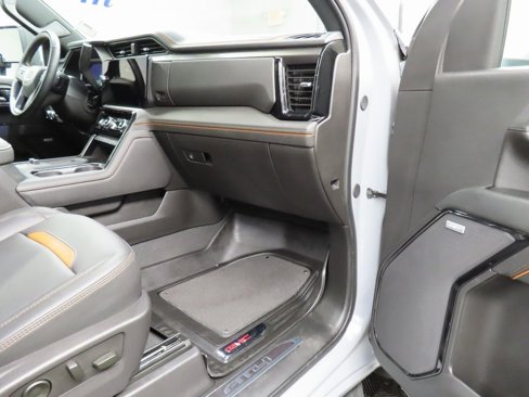Used 2025 GMC Sierra 2500 AT4 image 34