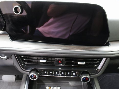 Used 2025 Chevrolet Suburban Z71 image 14