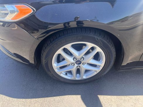 Used 2016 Ford Fusion SE image 9