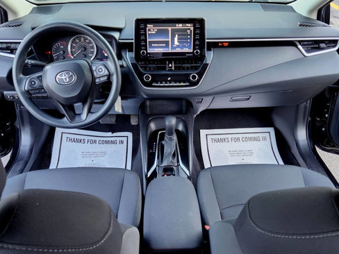 Used 2021 Toyota Corolla LE image 3