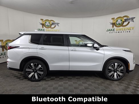 New 2025 Mitsubishi Outlander SE image 8