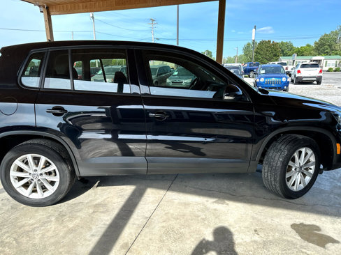 Used 2017 Volkswagen Tiguan S image 19