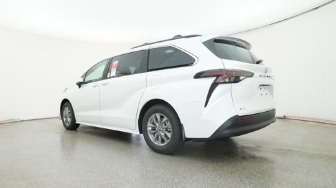 New 2025 Toyota Sienna XLE image 24