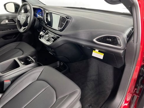 New 2026 Chrysler Pacifica Select image 30