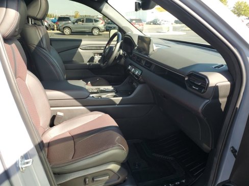 Certified 2025 Honda Pilot Black Edition image 34
