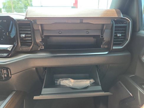 Used 2022 Chevrolet Silverado 1500 High Country w/ Technology Package image 40