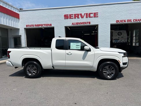 Used 2025 Nissan Frontier SV image 8